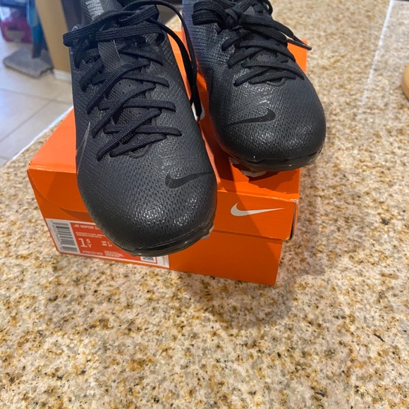 Nike Vapors 13 academy Cleats - Picture 5 of 5